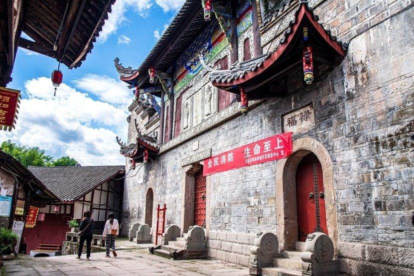 欺骗客户及截留客户保险费，中国人寿富裕公司朱传涛被禁业10年